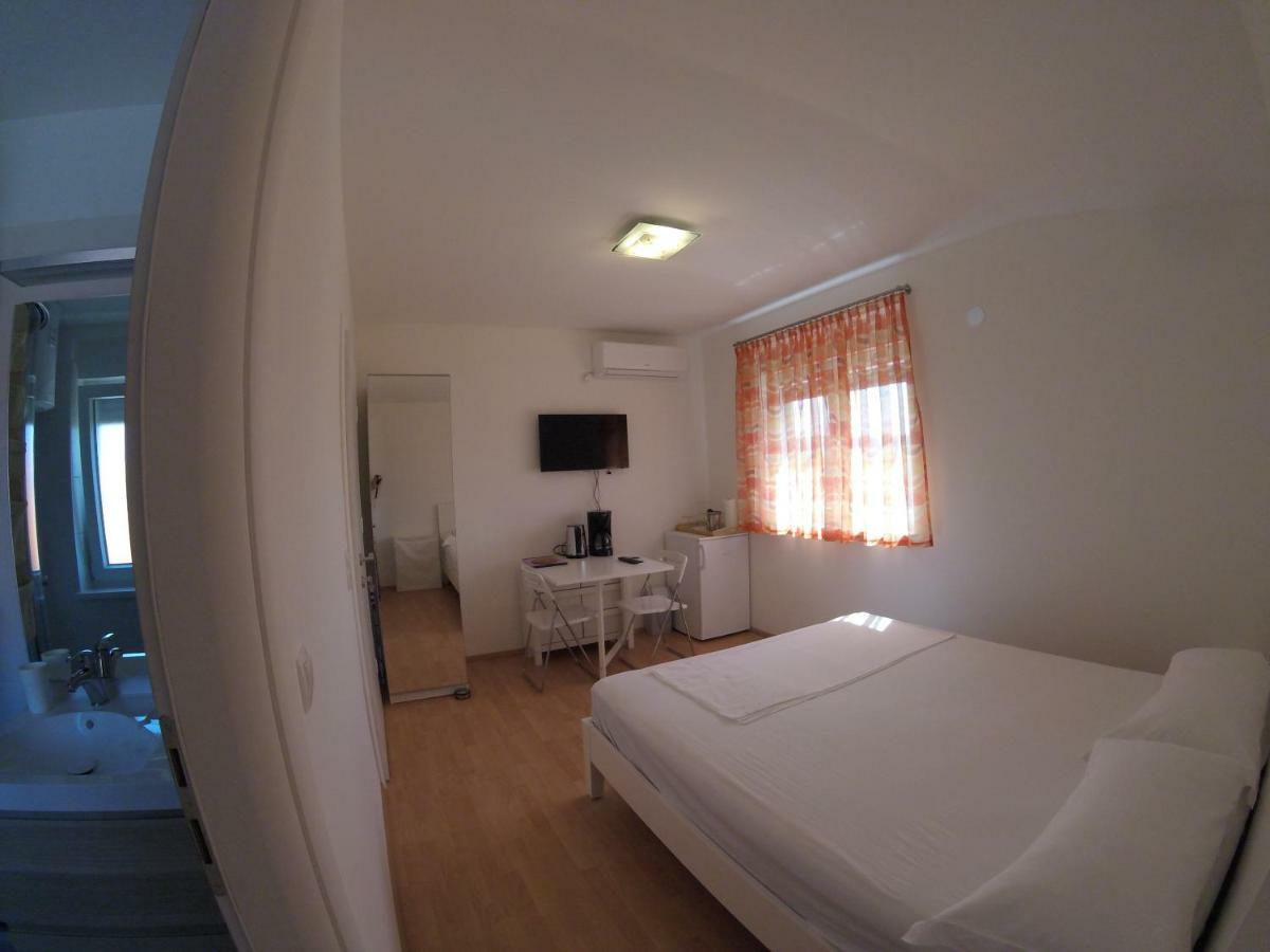 Apartments Babic Sukošan Buitenkant foto